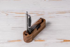 Підставка для візиток та ручок з дерева «iCard» - Опис