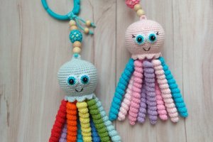 Игрушка в колыбель, кроватка, вязаная игрушка - Описание