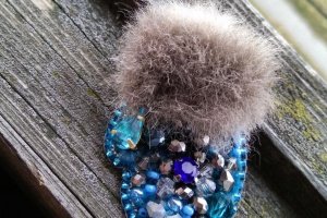 Робота Брошка в рукавичках