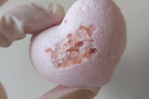 Бомбы с маслом розы - Описание