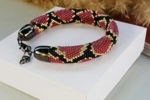 Браслет з найменшого японського бісеру ′Snake red ′ - Опис
