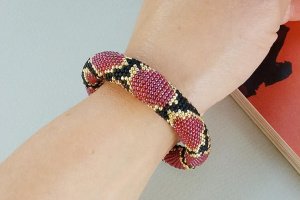 Браслет з найменшого японського бісеру ′Snake red ′ - Опис