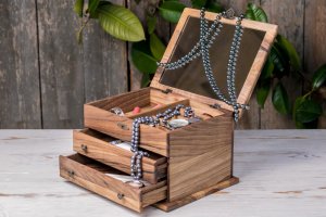 Жіноча скринька з шухлядами та дзеркалом для прикрас - Опис