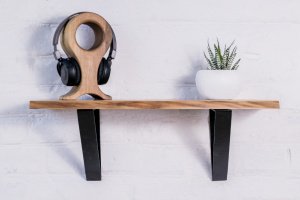 Деревянная полка из ореха с живым краем с креплениями - Описание
