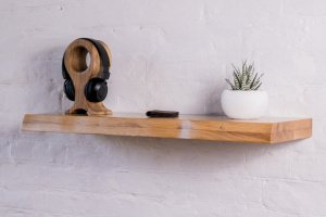 Работа Деревянная полка скрытого монтажа из дуба с живым краем