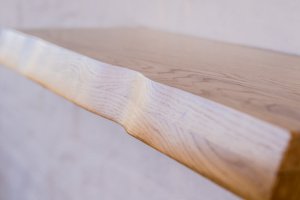 Дерев'яна полиця прихованого монтажу з дуба з живим краєм - Опис