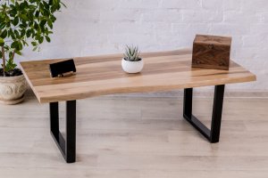 Журнальный столик из древесины ореха с живым краем - Описание