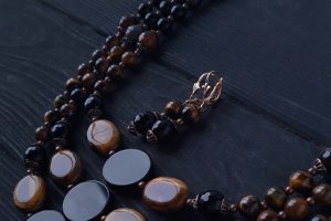 Комплект з натурального агату та тигрячого ока - Опис