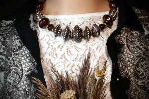 Бусы Инопланетные черно-белые