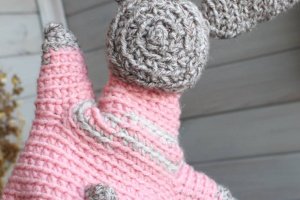 Іграшка на руку зайчик - Опис