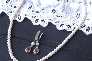 Кольє з натуральних перлів зі срібною застібкою - Опис