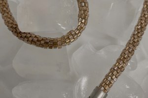 Золотой жгут на шею из бисера. - Описание