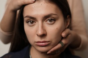 Срібний жгут на шию з бісеру - Опис