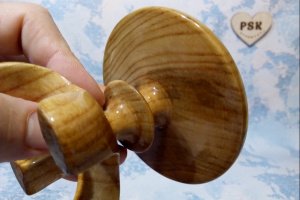 Маленький стіл для ляльок іграшковий ручної роботи дерева 1 - Опис