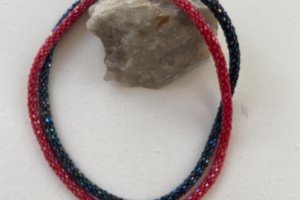 Красный жгут на шею из бисера - Описание