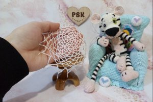 Маленькая вязаная скатерть ажурная игрушечный стол куклы 1 - Описание