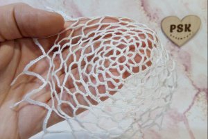 Маленькая вязаная скатерть ажурная игрушечный стол куклы 1 - Описание
