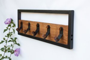 Настенная вешалка из дерева + 5 металлических крючков - Описание