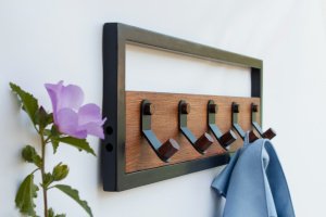 Настенная вешалка из дерева + 5 металлических крючков - Описание