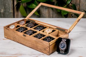 Коробочка для 10-ти годинників зі скляною кришкою