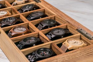 Коробочка для 12-ти часов со стеклянной крышкой - Описание
