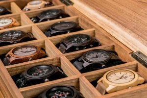 Органайзер для 12-ти годинників з шухлядою та дерев'яною кришкою - Опис