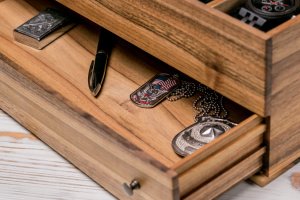 Органайзер для 12-ти годинників з шухлядою та дерев'яною кришкою - Опис