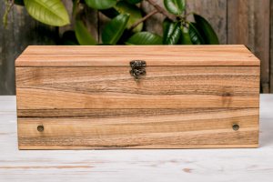 Органайзер для 12-ти годинників з шухлядою та дерев'яною кришкою - Опис