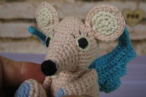 Мышка с крыльями ангела вязанная крючком мягкая игрушка 2 - Описание