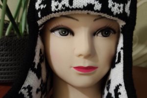 Шапка ушанка с котиками - Описание
