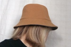Панама тепла вовняна бежева р.56-58 - Опис
