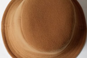 Панама тепла вовняна бежева р.56-58 - Опис