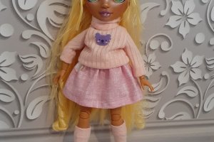 Одежда для кукол RAINBOW. Свитер, юбка и носочки.  - Описание