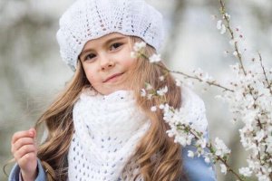 Робота Комплект із берета та бактуса для дівчинки