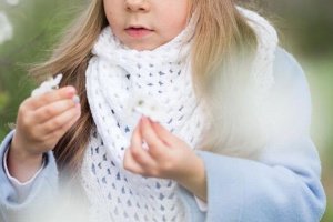 Комплект із берета та бактуса для дівчинки - Опис