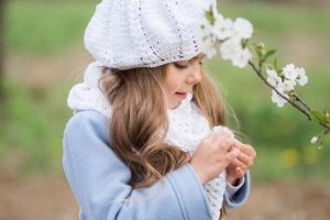 Комплект із берета та бактуса для дівчинки - Опис