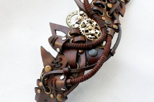 кожаный браслет в стимпанк готическом стиле - Описание