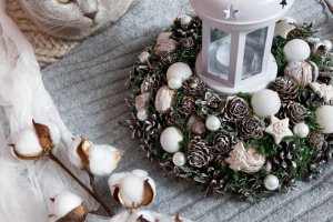 Новогодний подсвечник в белом цвете. - Описание