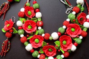 Украинские бусы  и серьги с маками и кораллами - Описание