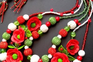 Украинские бусы  и серьги с маками и кораллами - Описание