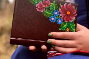 Розписані вручну,  вироби від Народної Майстрині України
