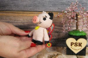 Свинка с крыльями, вязанная крючком мягкая игрушка хрюшка 1 - Описание