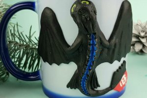Кружка хамелеон чашка декором Беззубик черный дракон подарок - Описание