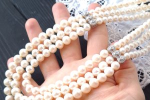 Ожерелье из натурального жемчуга с кристаллами циркона - Описание