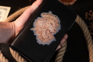 Чорний шкіряний гаманець лев - Опис