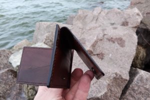 Мини кошелек "зажим" на магнитах из натуральной кожи. - Описание