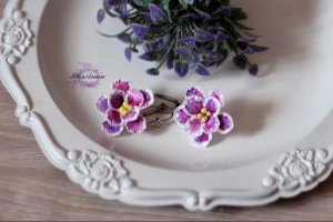 Фиолетовые серьги фиалки - Описание