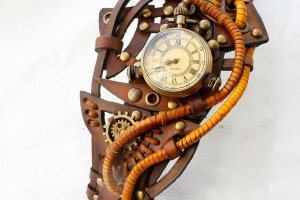 кожаный браслет стимпанк готический стиль  с часами - Описание