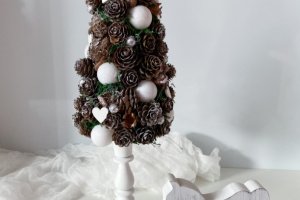 Эко елка.Елка из шишек белая - Описание