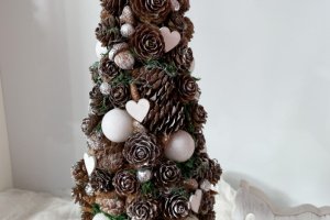 Эко елка.Елка из шишек белая - Описание